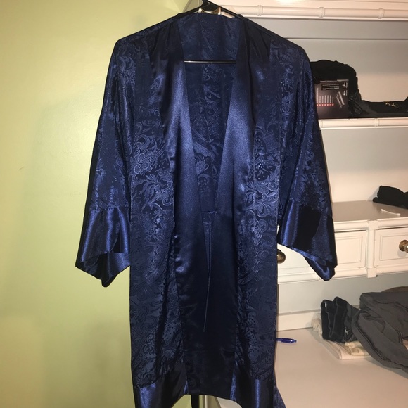 Victoria’s secret kimono robe - Picture 2 of 6
